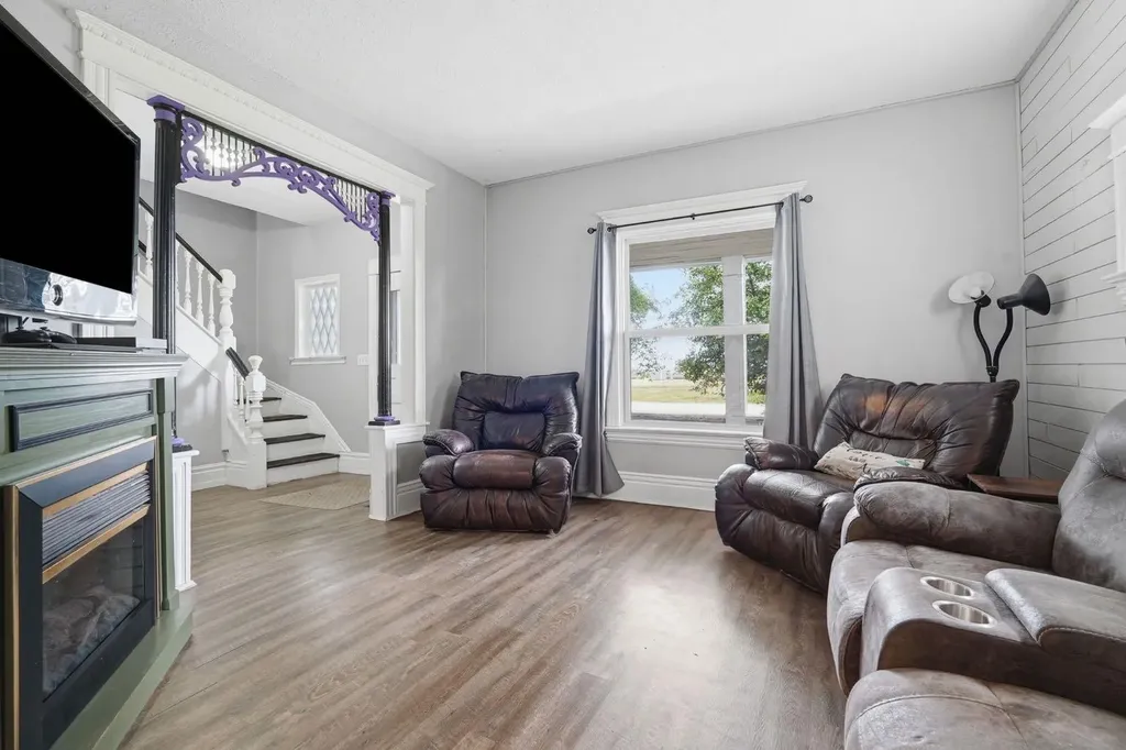 651 10 Avenue Carstairs AB T0M0N0