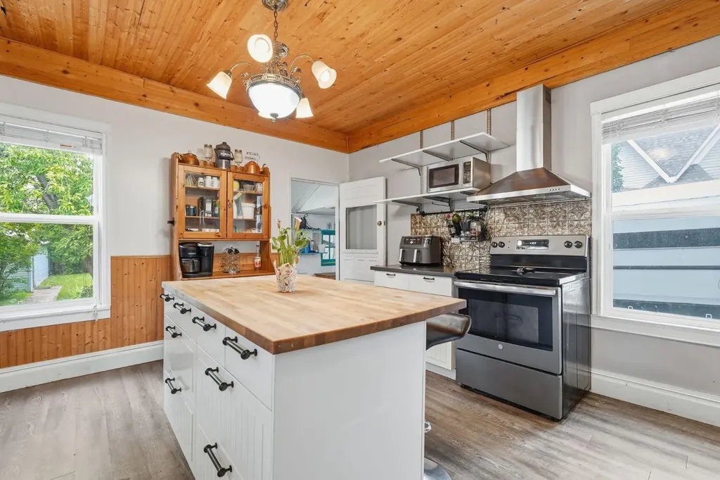 651 10 Avenue Carstairs AB T0M0N0