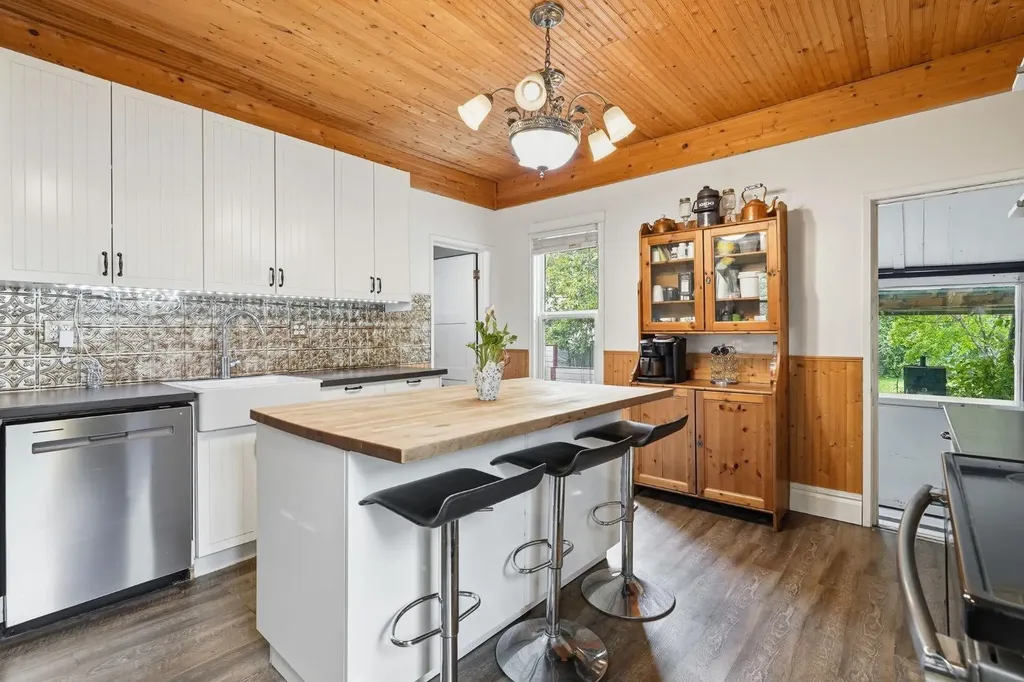 651 10 Avenue Carstairs AB T0M0N0