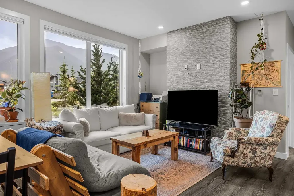 106 Stewart Creek Rise Canmore AB T1W 0N3