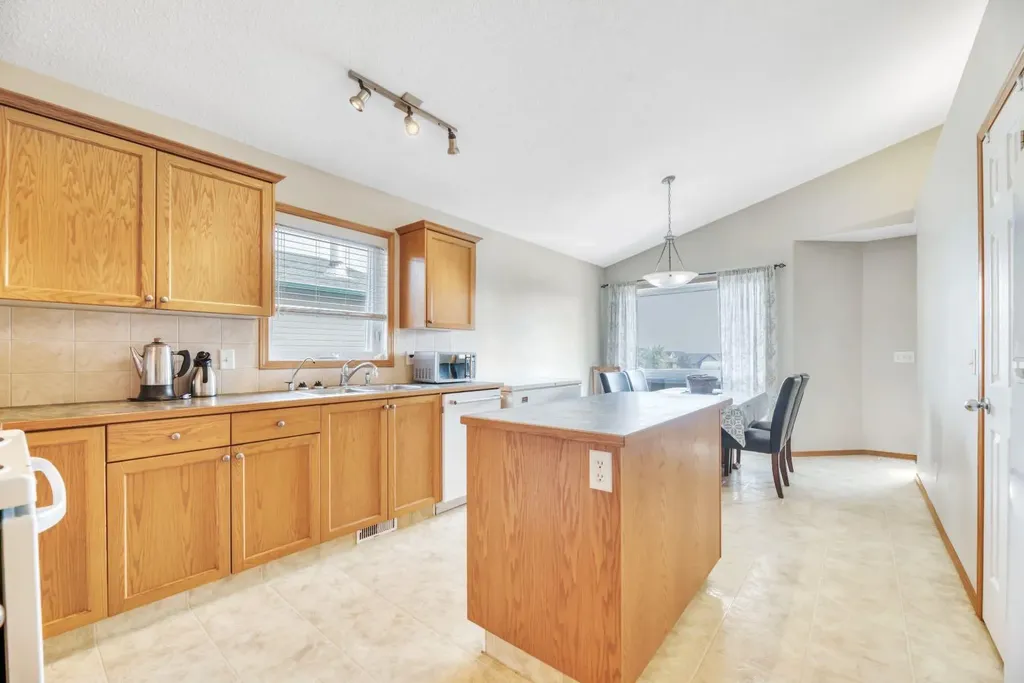 303 Robert Street SW Diamond Valley AB T0L2A0