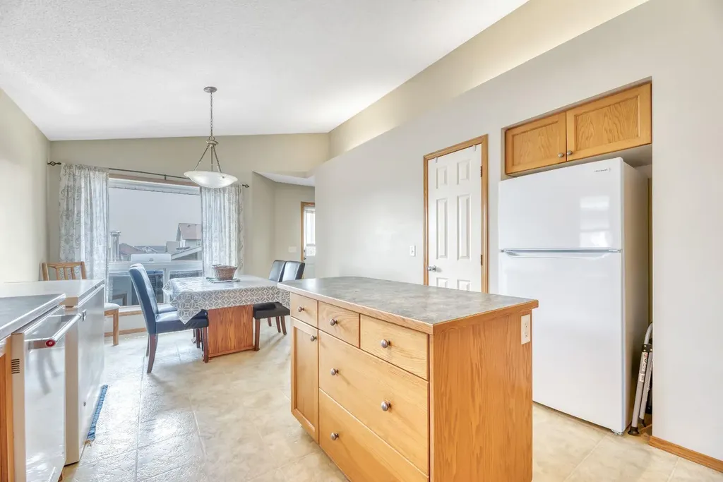 303 Robert Street SW Diamond Valley AB T0L2A0