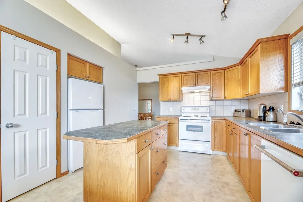 303 Robert Street SW Diamond Valley AB T0L2A0
