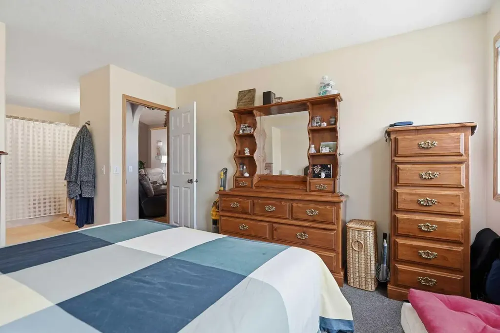 1706 3 Avenue SE High River AB T1V 1Y3