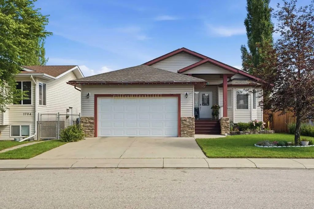 1706 3 Avenue SE High River AB T1V 1Y3