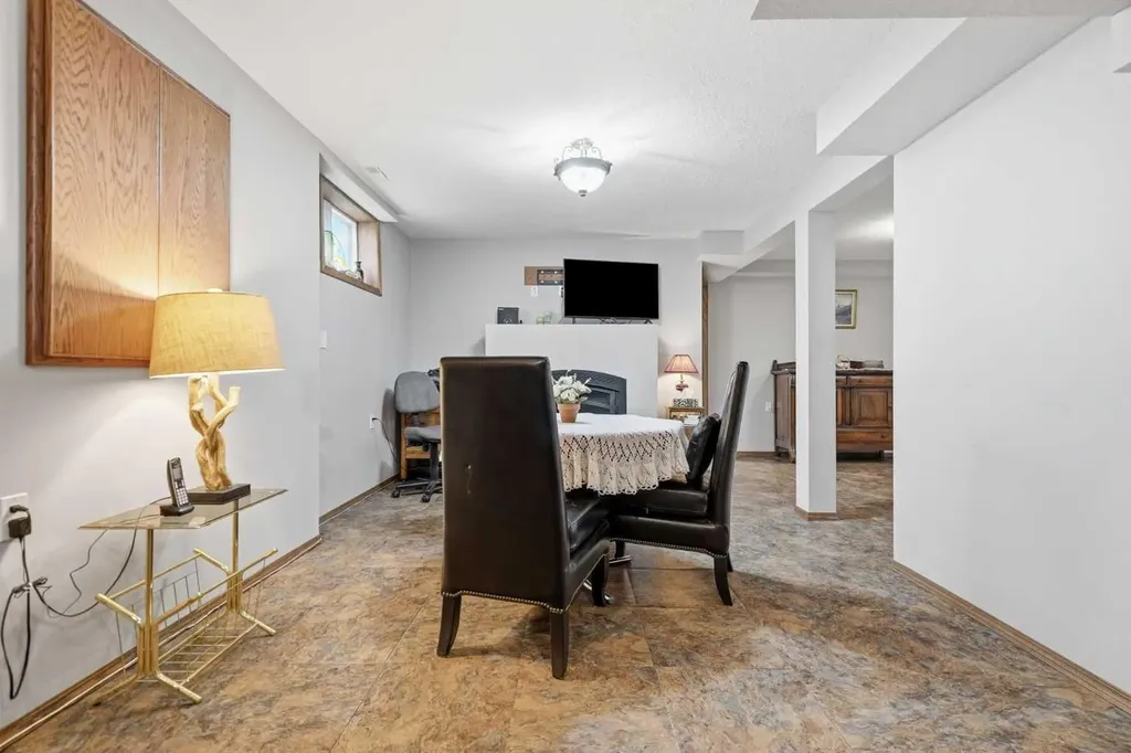 1706 3 Avenue SE High River AB T1V 1Y3