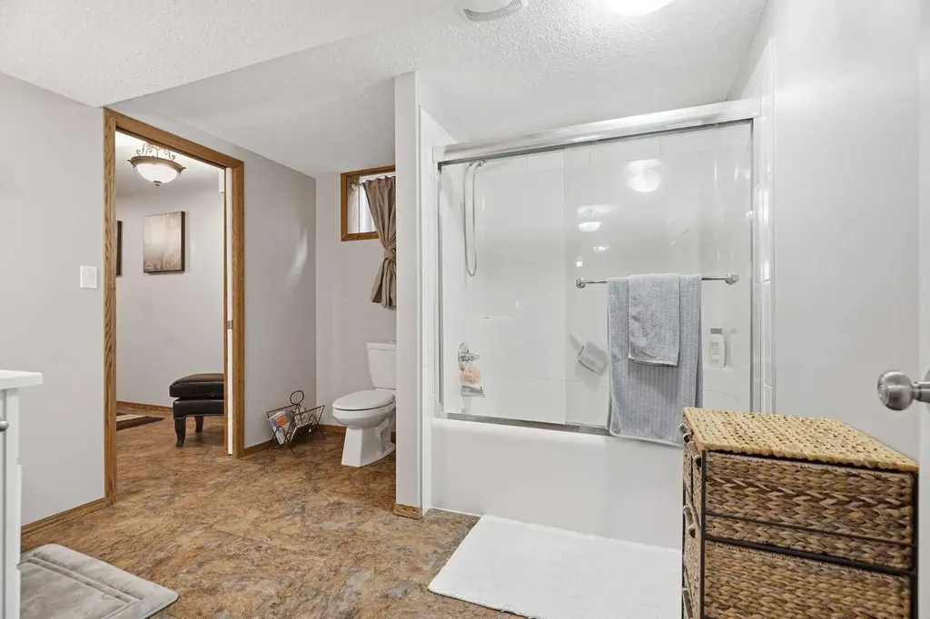 1706 3 Avenue SE High River AB T1V 1Y3