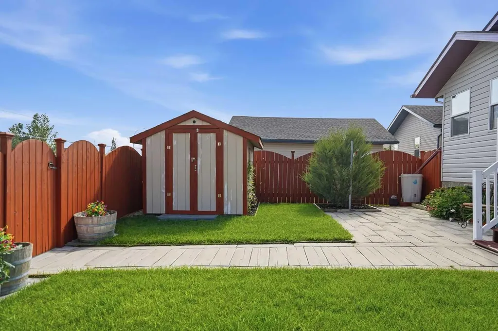 1706 3 Avenue SE High River AB T1V 1Y3