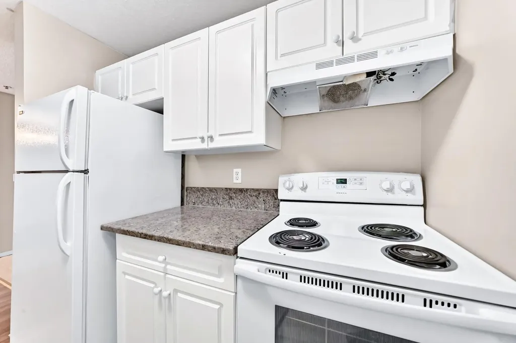 6224 17 Avenue Calgary AB T2A 7X8