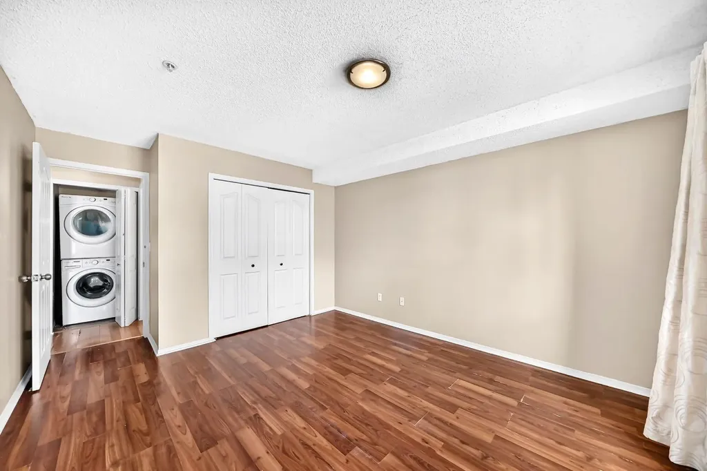 6224 17 Avenue Calgary AB T2A 7X8