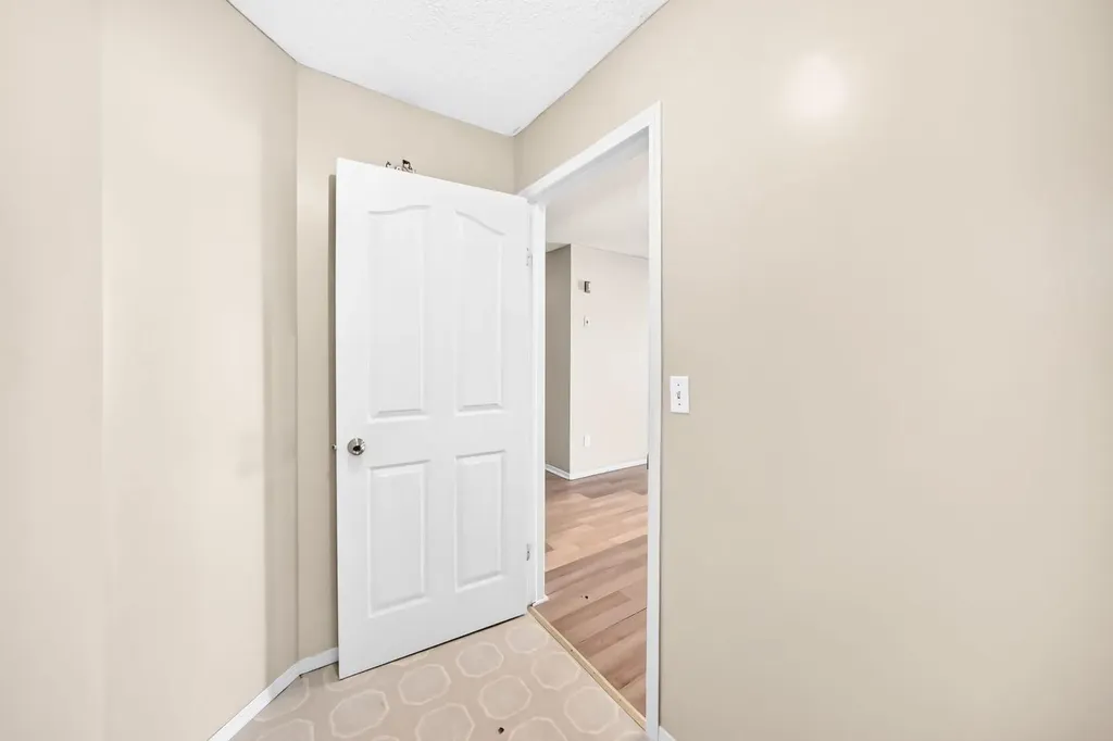 6224 17 Avenue Calgary AB T2A 7X8