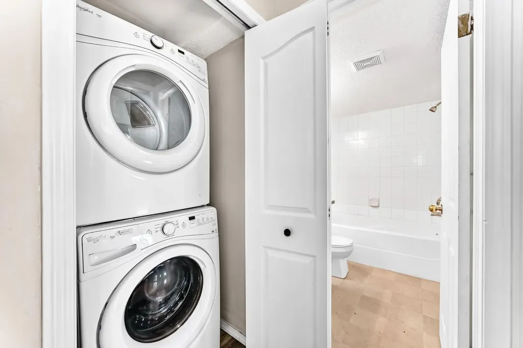 6224 17 Avenue Calgary AB T2A 7X8
