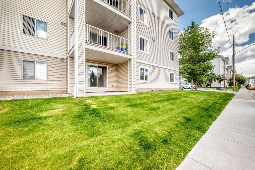 6224 17 Avenue Calgary AB T2A 7X8