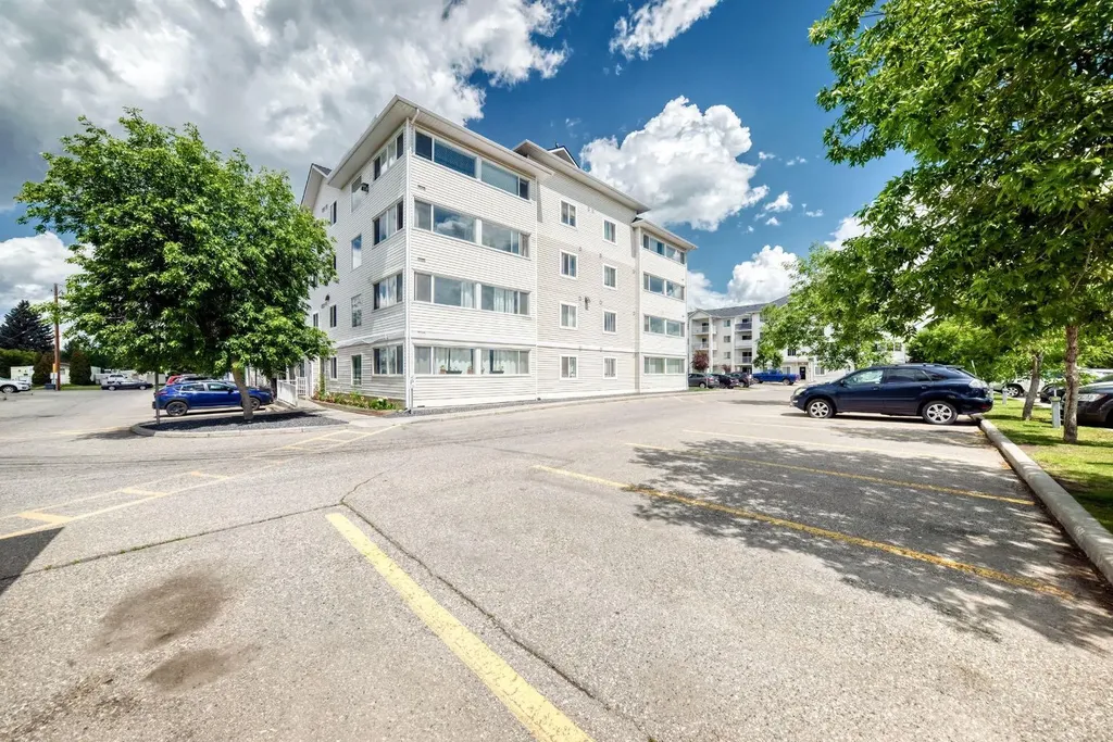 6224 17 Avenue Calgary AB T2A 7X8