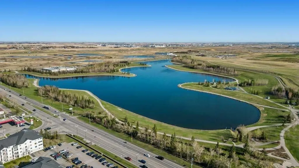6224 17 Avenue Calgary AB T2A 7X8
