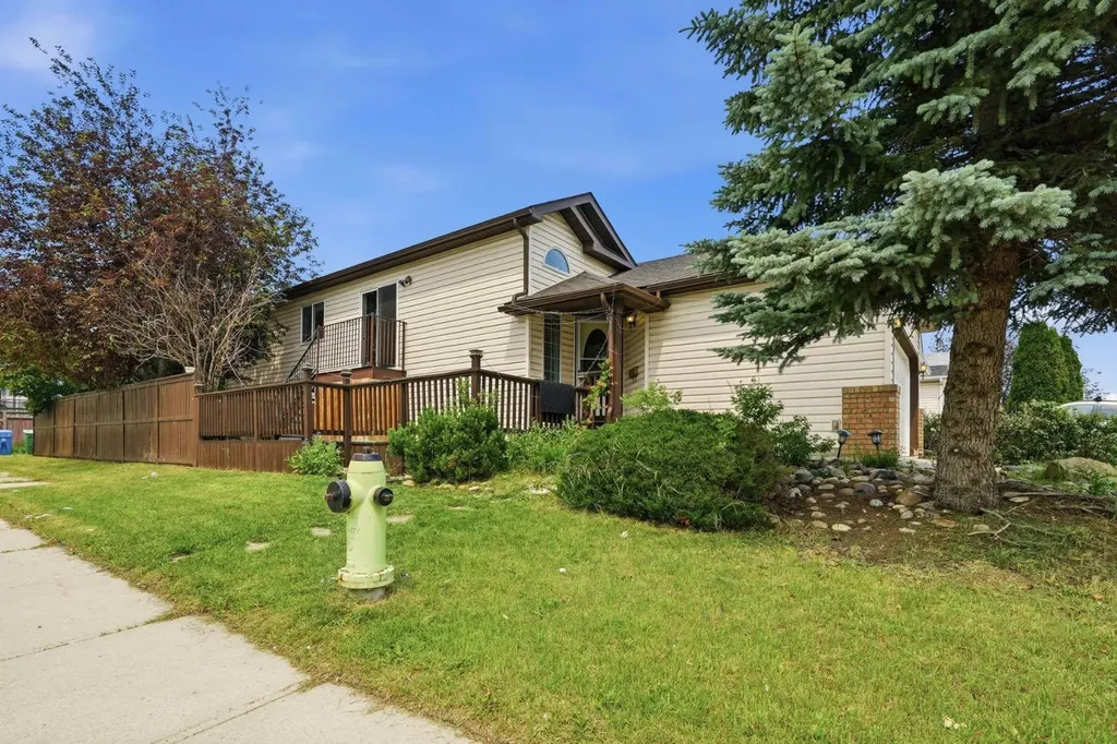3 San Diego Manor NE Calgary AB T1Y 7A5