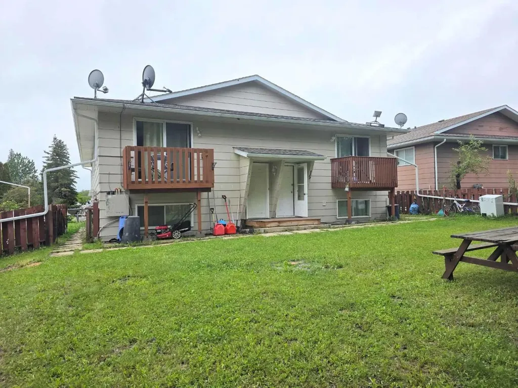 709 Hammond Drive S Fox Creek AB T0H1P0