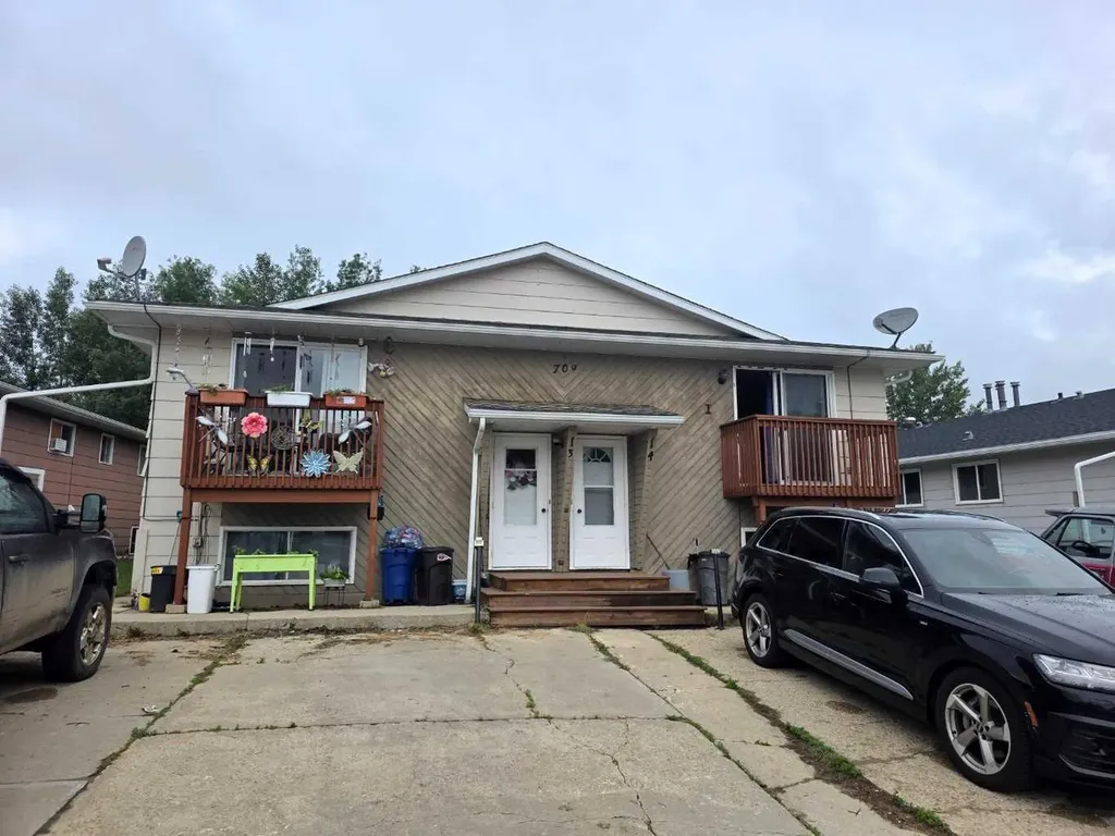 709 Hammond Drive S Fox Creek AB T0H1P0
