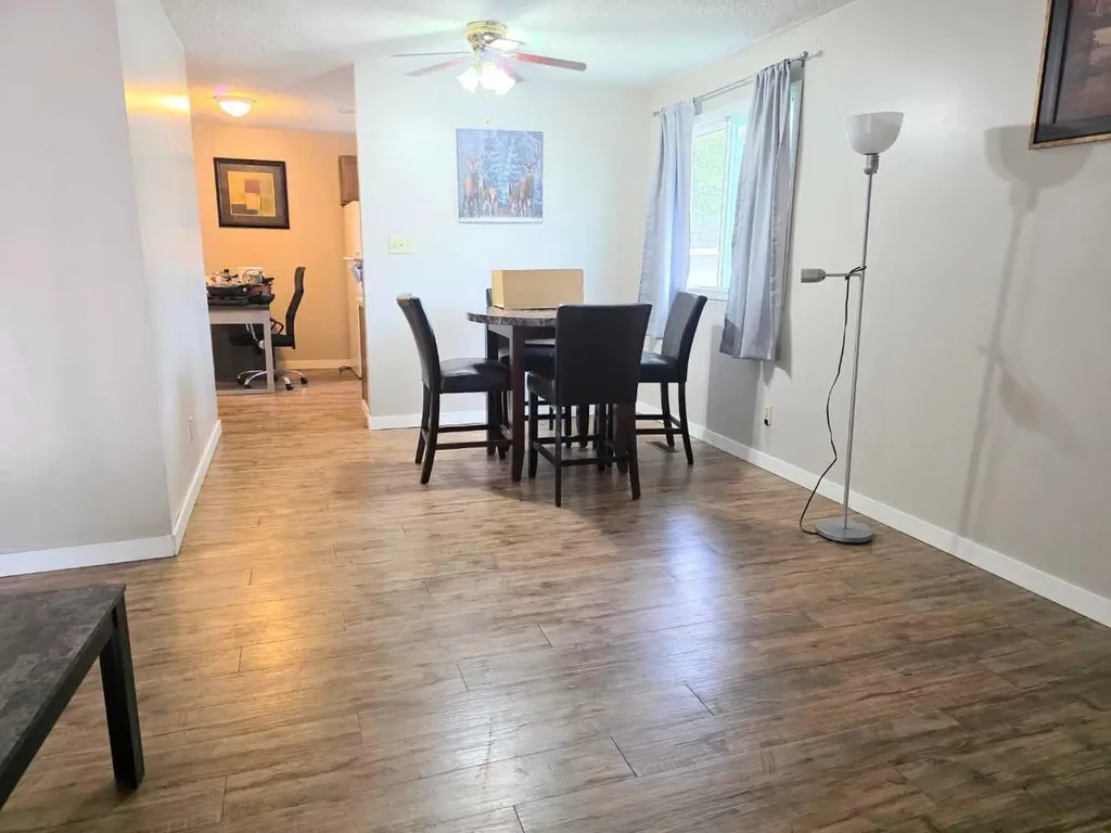 709 Hammond Drive S Fox Creek AB T0H1P0
