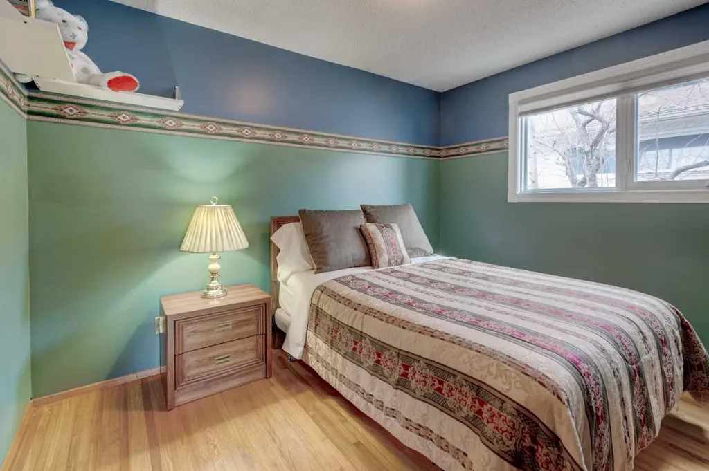 1032 Cantabrian Drive SW Calgary AB T2W 1L7