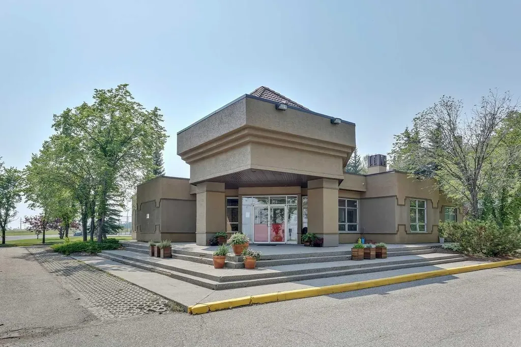 219 Village Terrace SW Calgary AB T3H 2L4