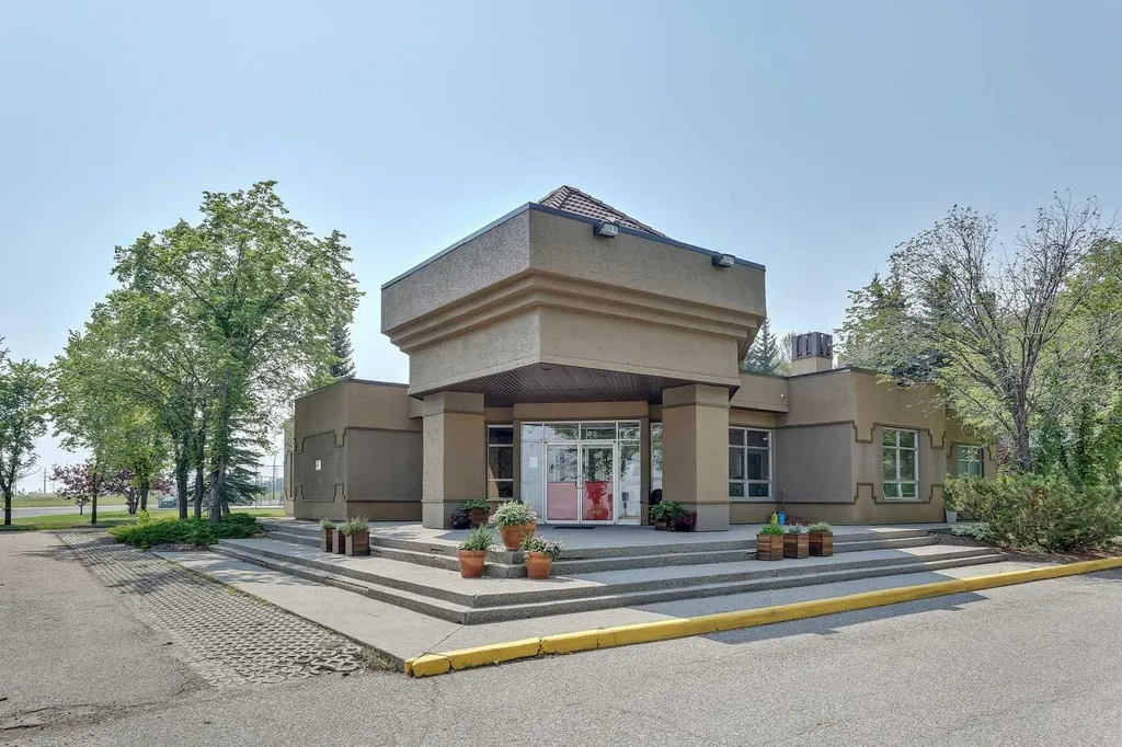 219 Village Terrace SW Calgary AB T3H 2L4