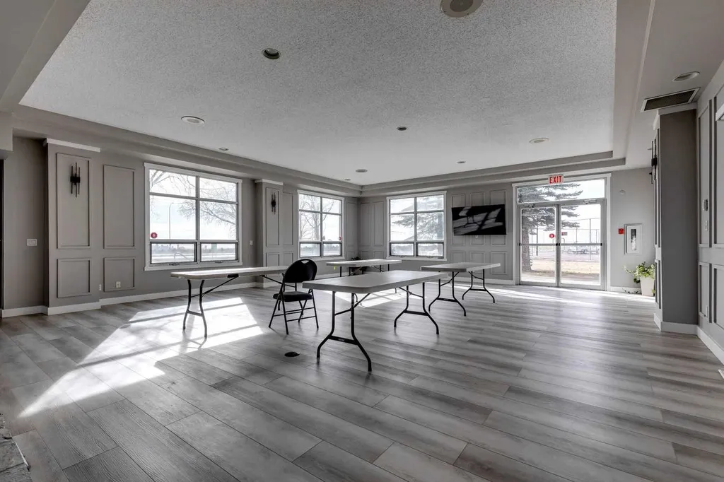 219 Village Terrace SW Calgary AB T3H 2L4