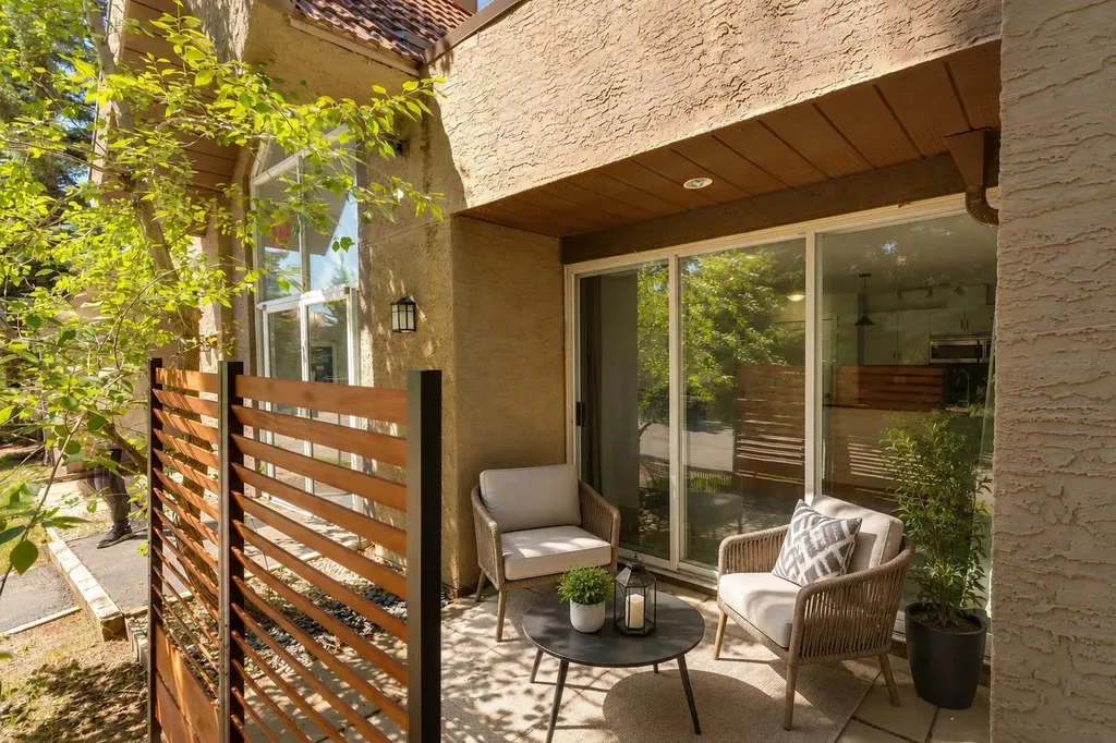219 Village Terrace SW Calgary AB T3H 2L4