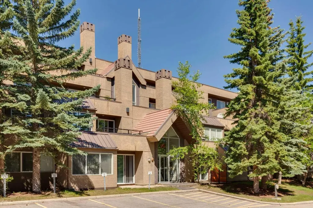 219 Village Terrace SW Calgary AB T3H 2L4