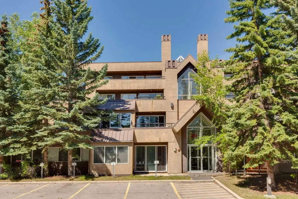 219 Village Terrace SW Calgary AB T3H 2L4