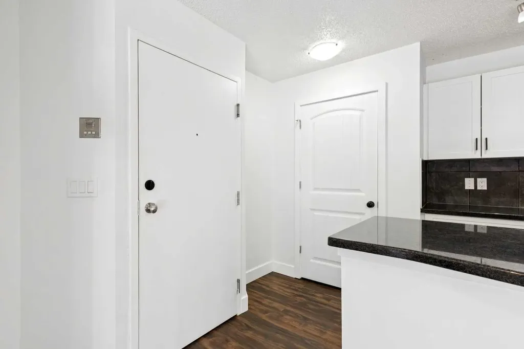 219 Village Terrace SW Calgary AB T3H 2L4