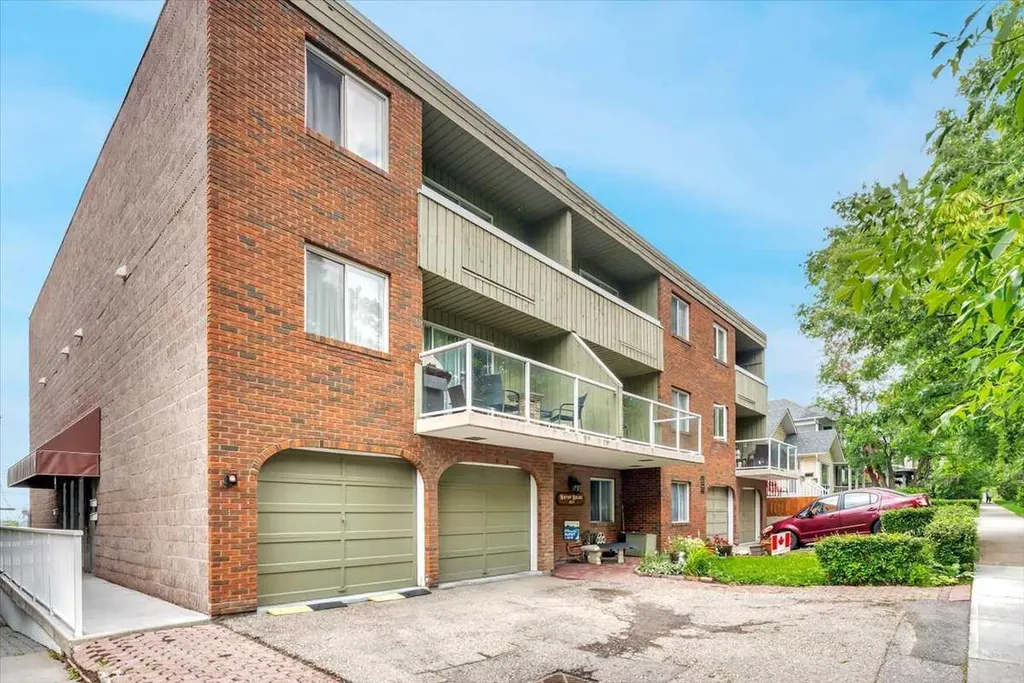 1814 18 Street SW Calgary AB T2T 4T1
