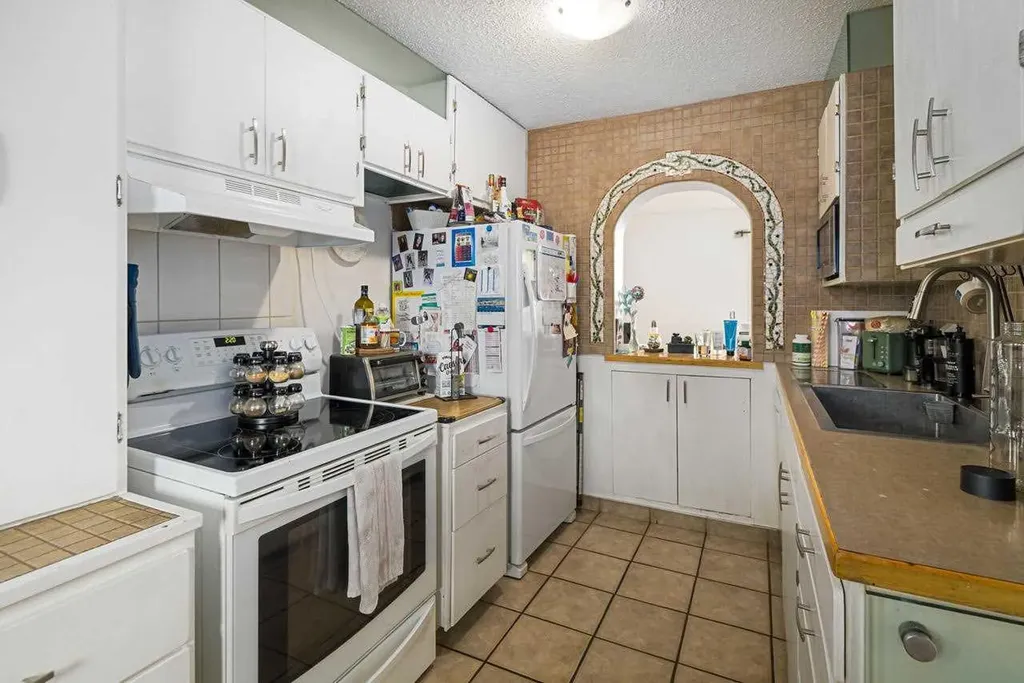 195 Manora Place NE Calgary AB T2A5J8
