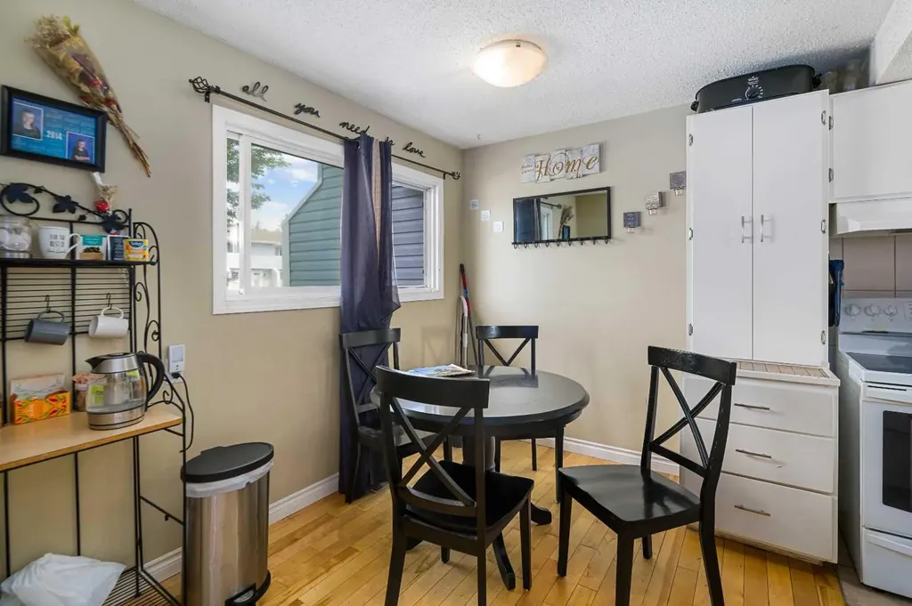 195 Manora Place NE Calgary AB T2A5J8