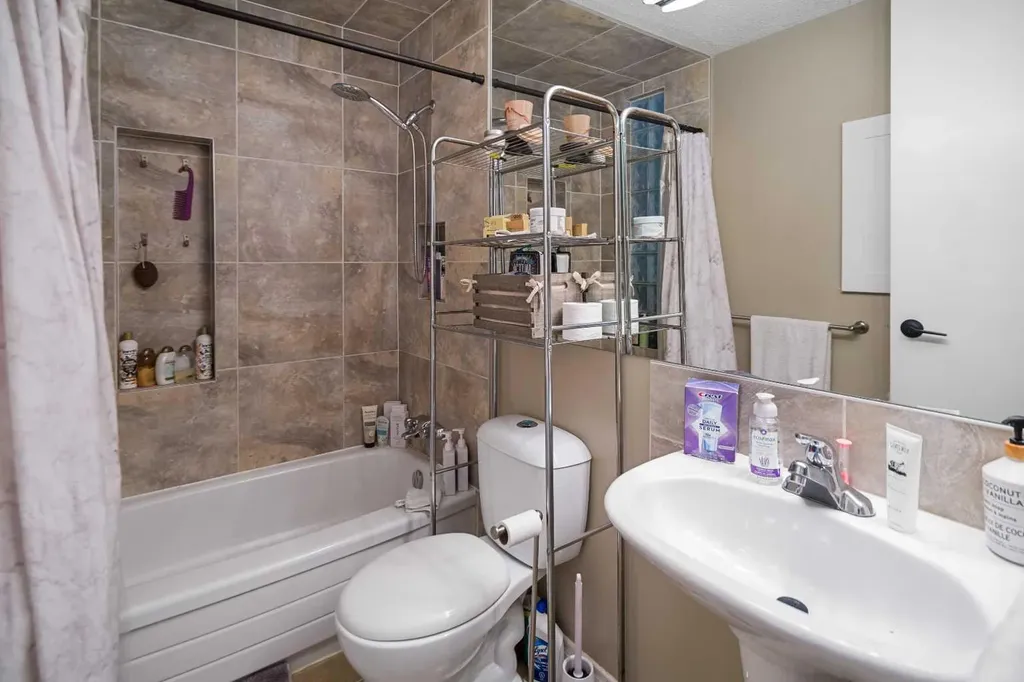 195 Manora Place NE Calgary AB T2A5J8