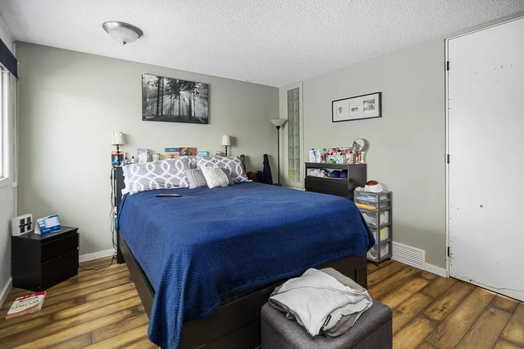 195 Manora Place NE Calgary AB T2A5J8