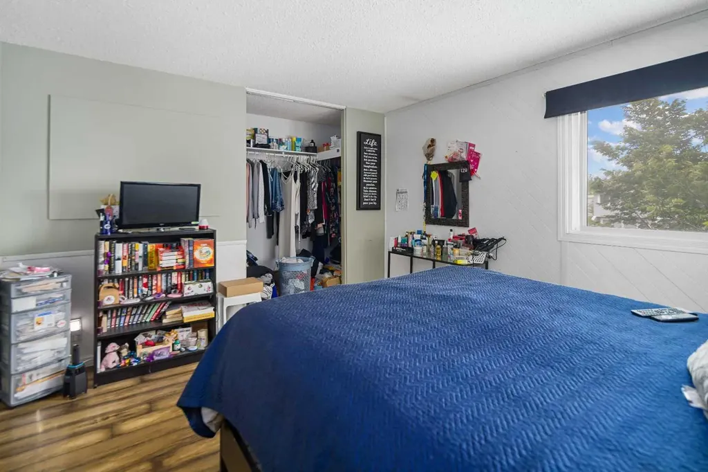 195 Manora Place NE Calgary AB T2A5J8