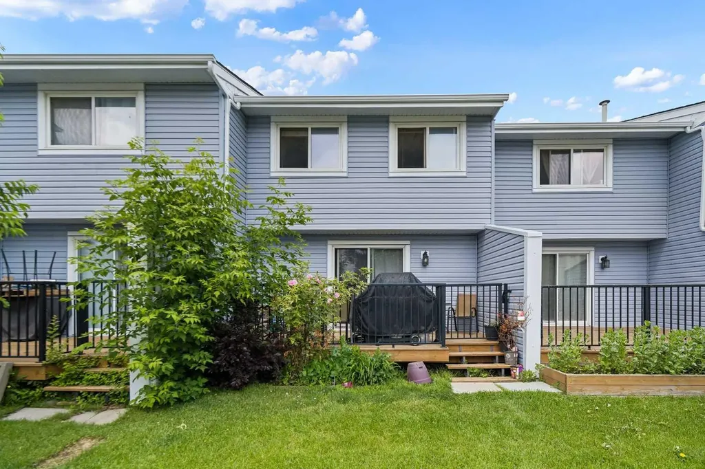 195 Manora Place NE Calgary AB T2A5J8