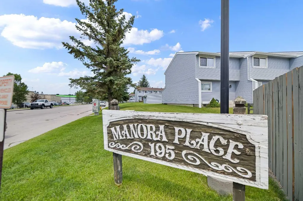 195 Manora Place NE Calgary AB T2A5J8