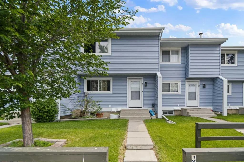 195 Manora Place NE Calgary AB T2A5J8