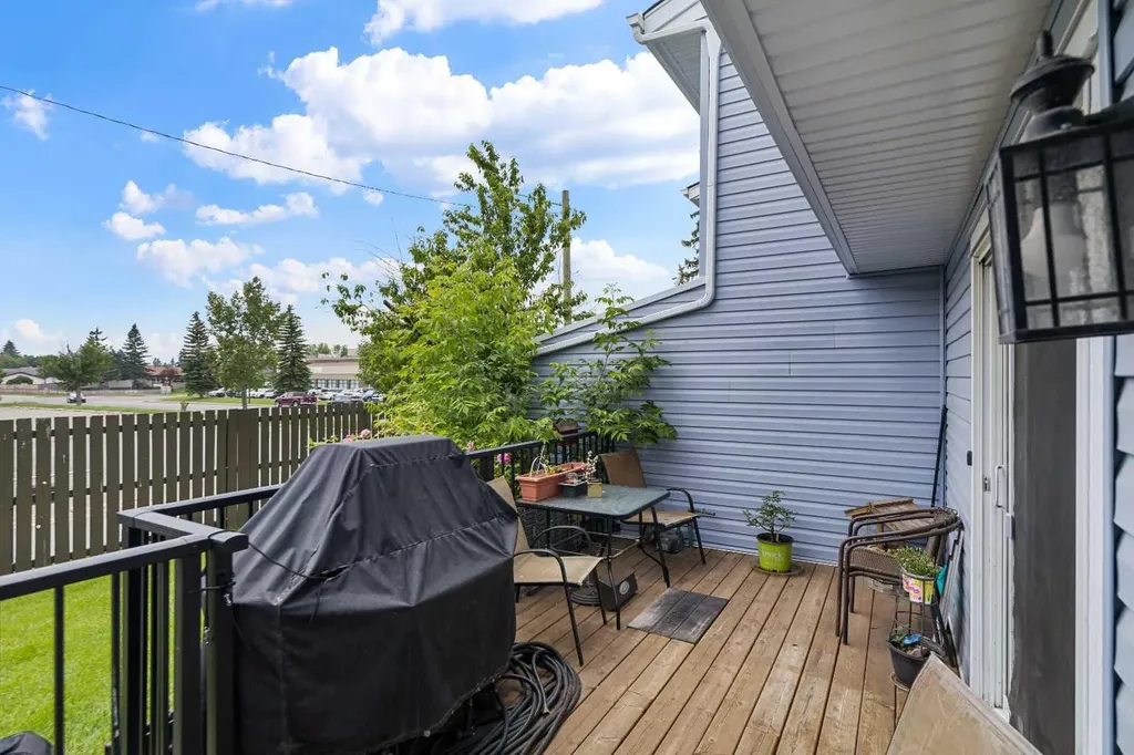 195 Manora Place NE Calgary AB T2A5J8