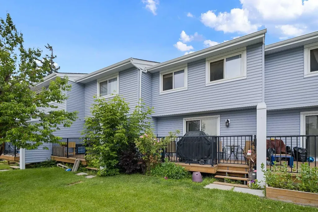 195 Manora Place NE Calgary AB T2A5J8