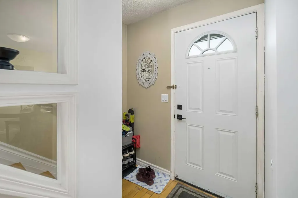 195 Manora Place NE Calgary AB T2A5J8