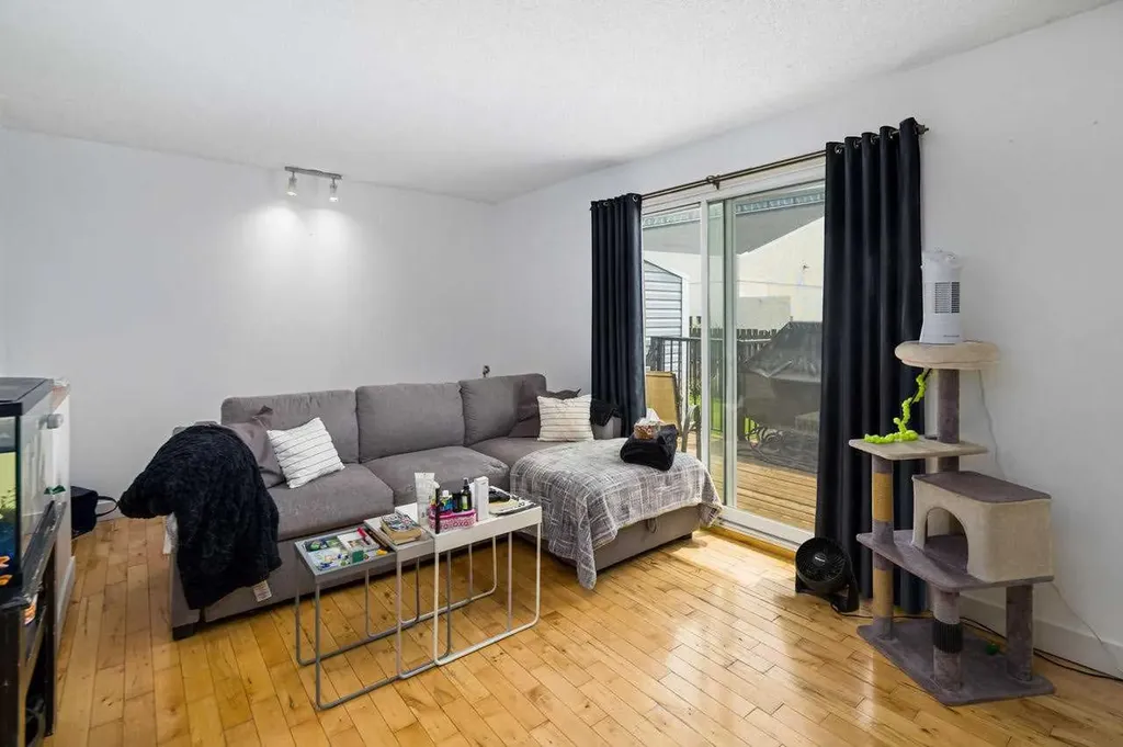 195 Manora Place NE Calgary AB T2A5J8