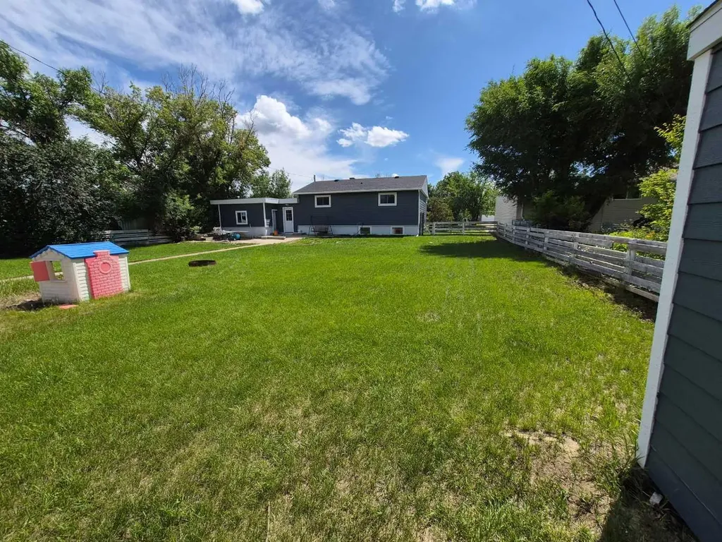 4931 54 Avenue Taber AB T1G 1H5