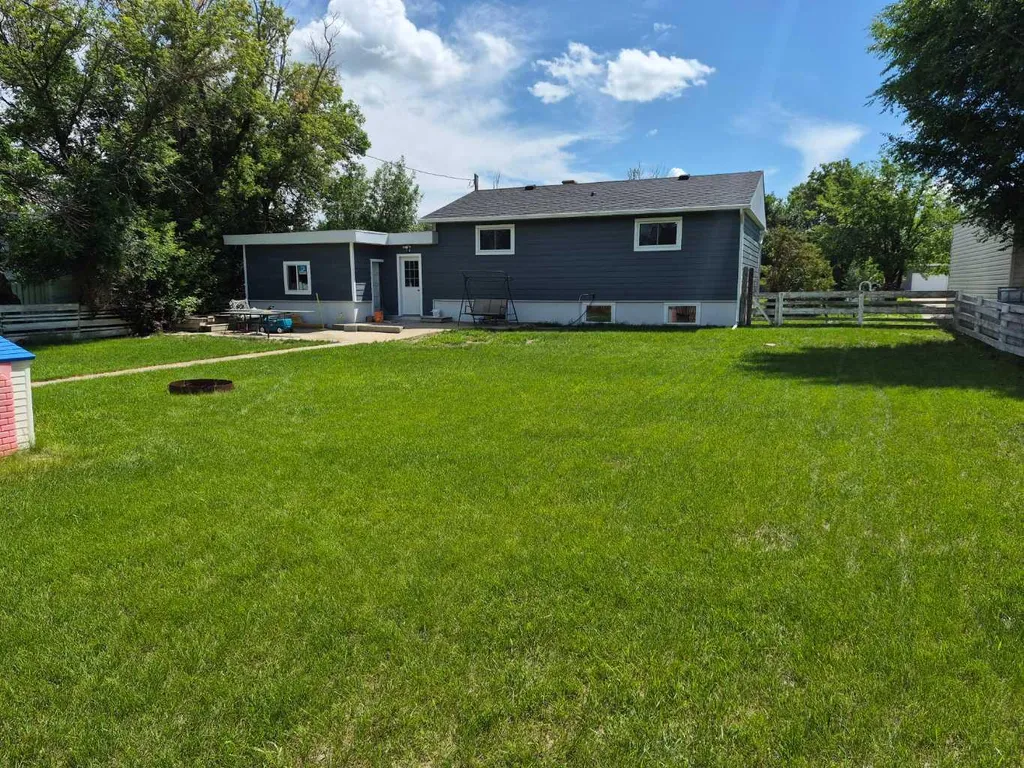 4931 54 Avenue Taber AB T1G 1H5