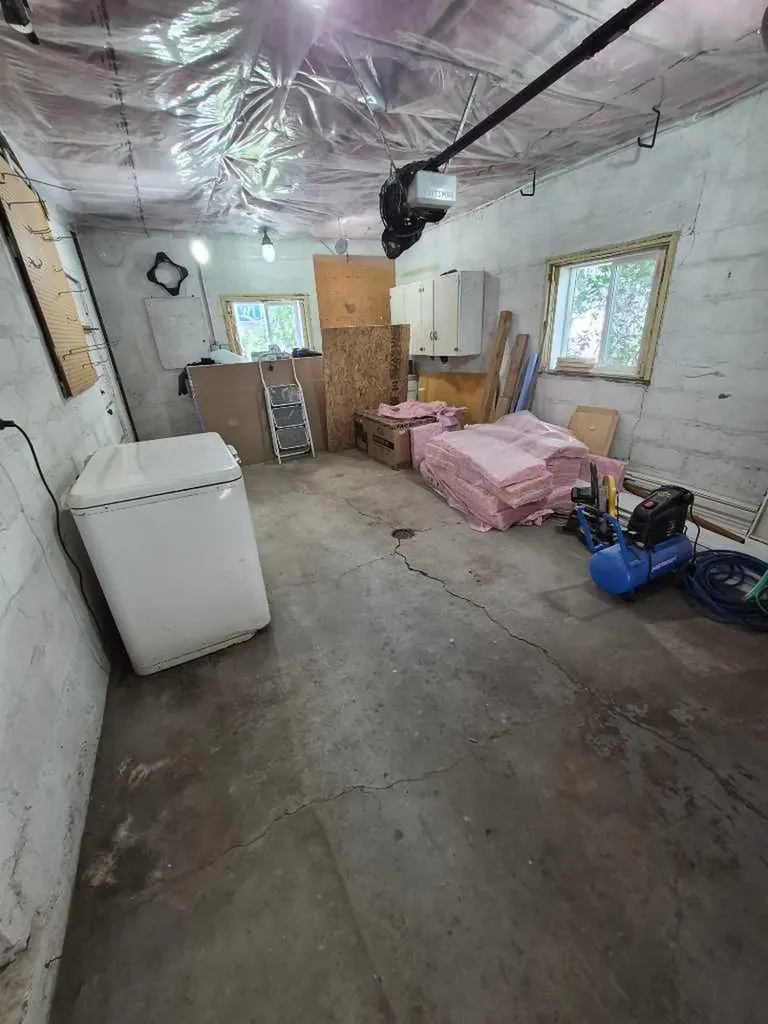 4931 54 Avenue Taber AB T1G 1H5