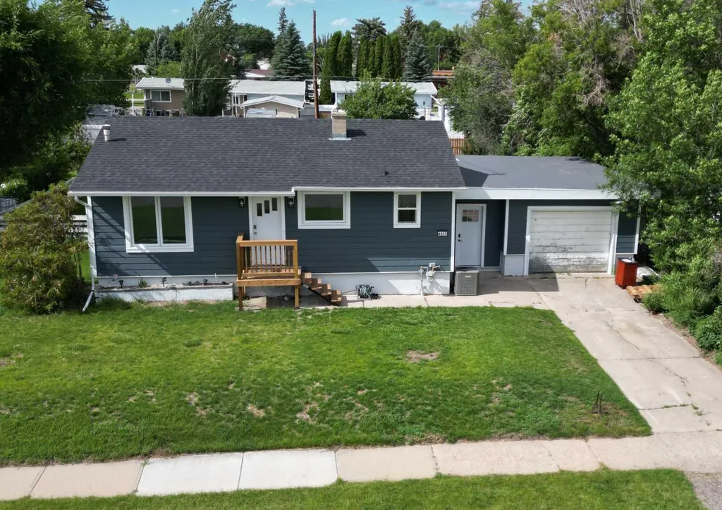 4931 54 Avenue Taber AB T1G 1H5