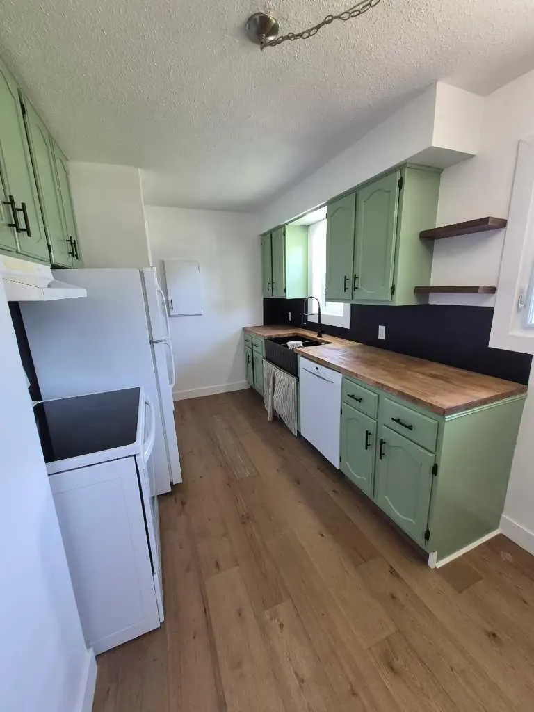 4931 54 Avenue Taber AB T1G 1H5