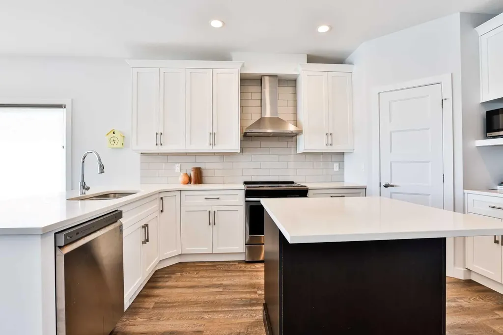 761 Atlantic Cove W Lethbridge AB T1J5S9
